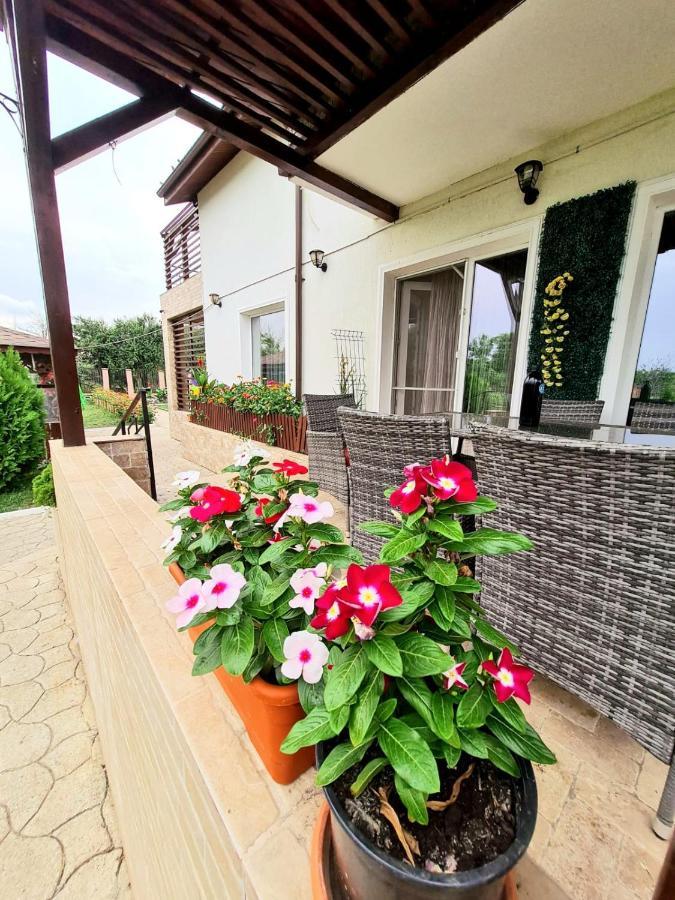 Nobless Villa Mereni  Exterior photo