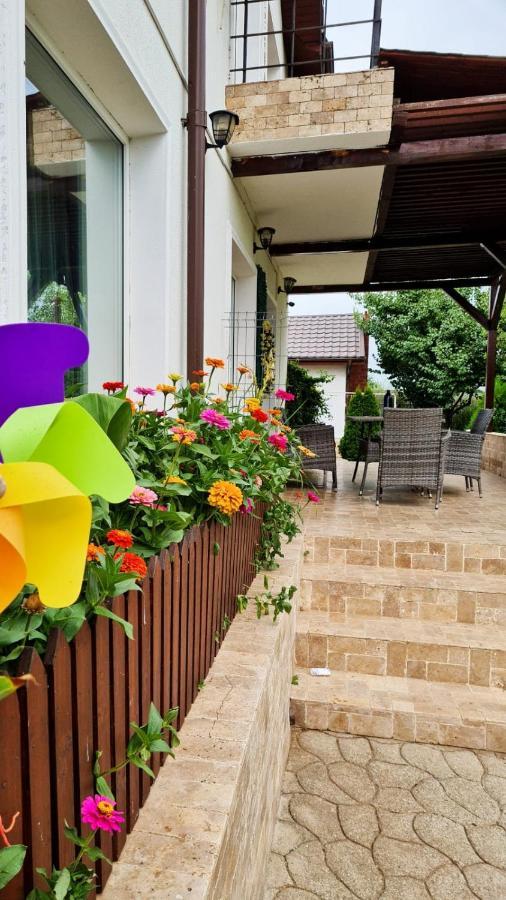 Nobless Villa Mereni  Exterior photo